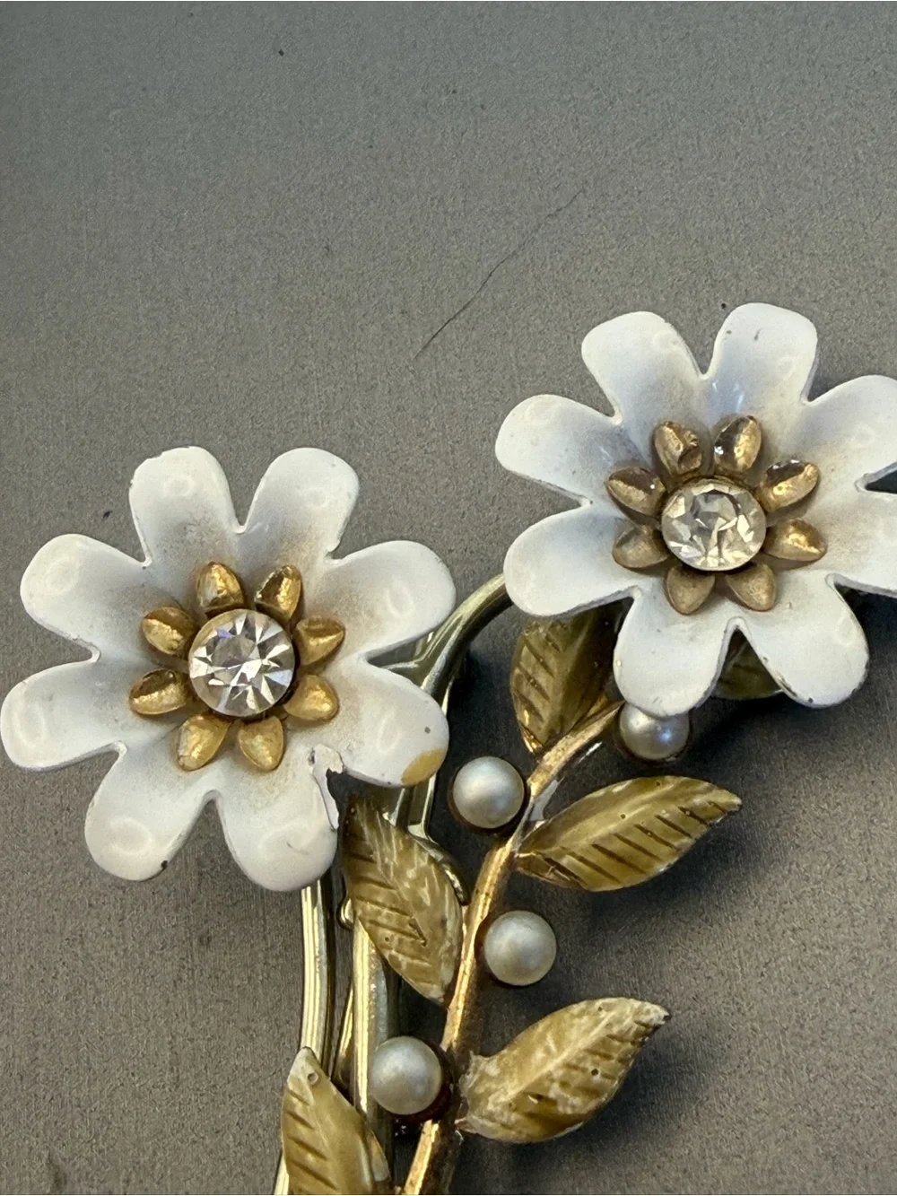 Coro White Enamel Daisy Rhinestone Faux Pearl Bouquet Brooch Vintage 3”